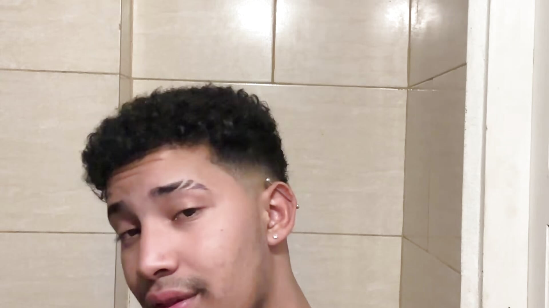 35e1e91f58664ba385f0d4102db36b5b - video van AlexBrasua cam-model