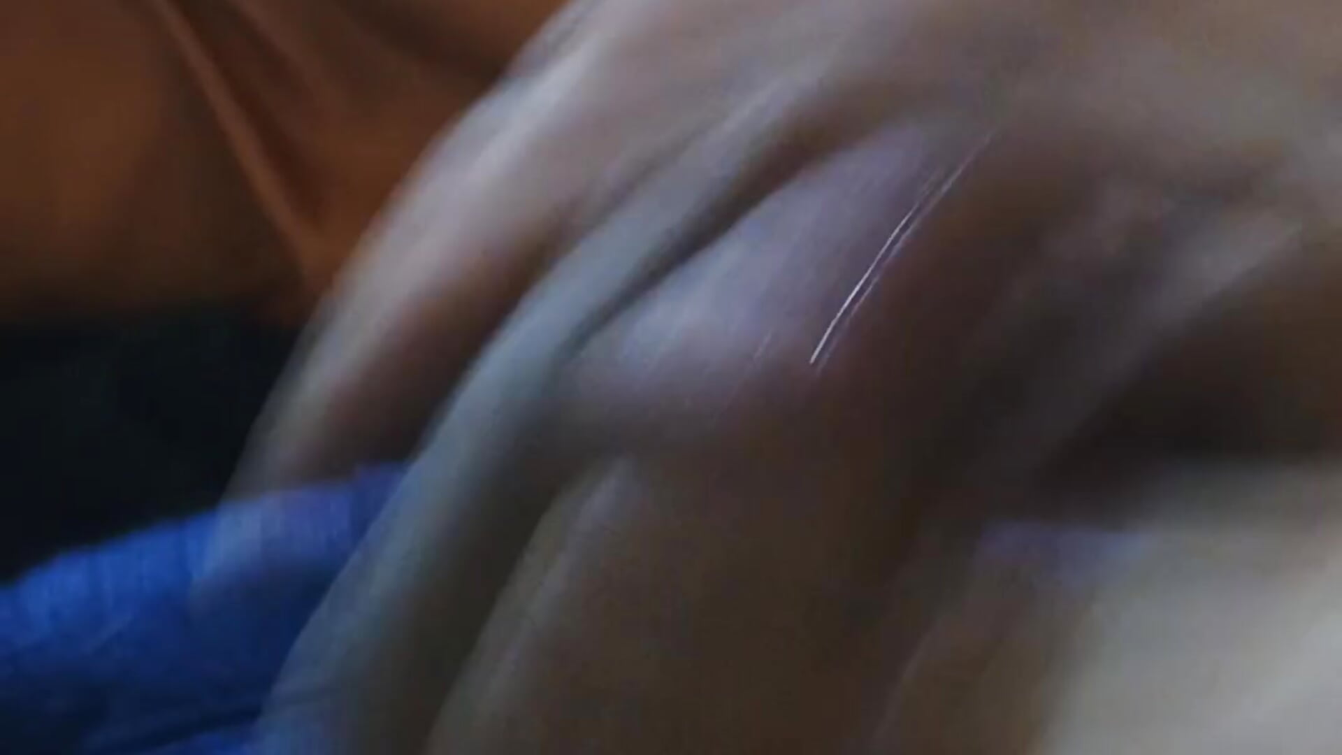 1000027885 – video modela na kameri WeavingToe