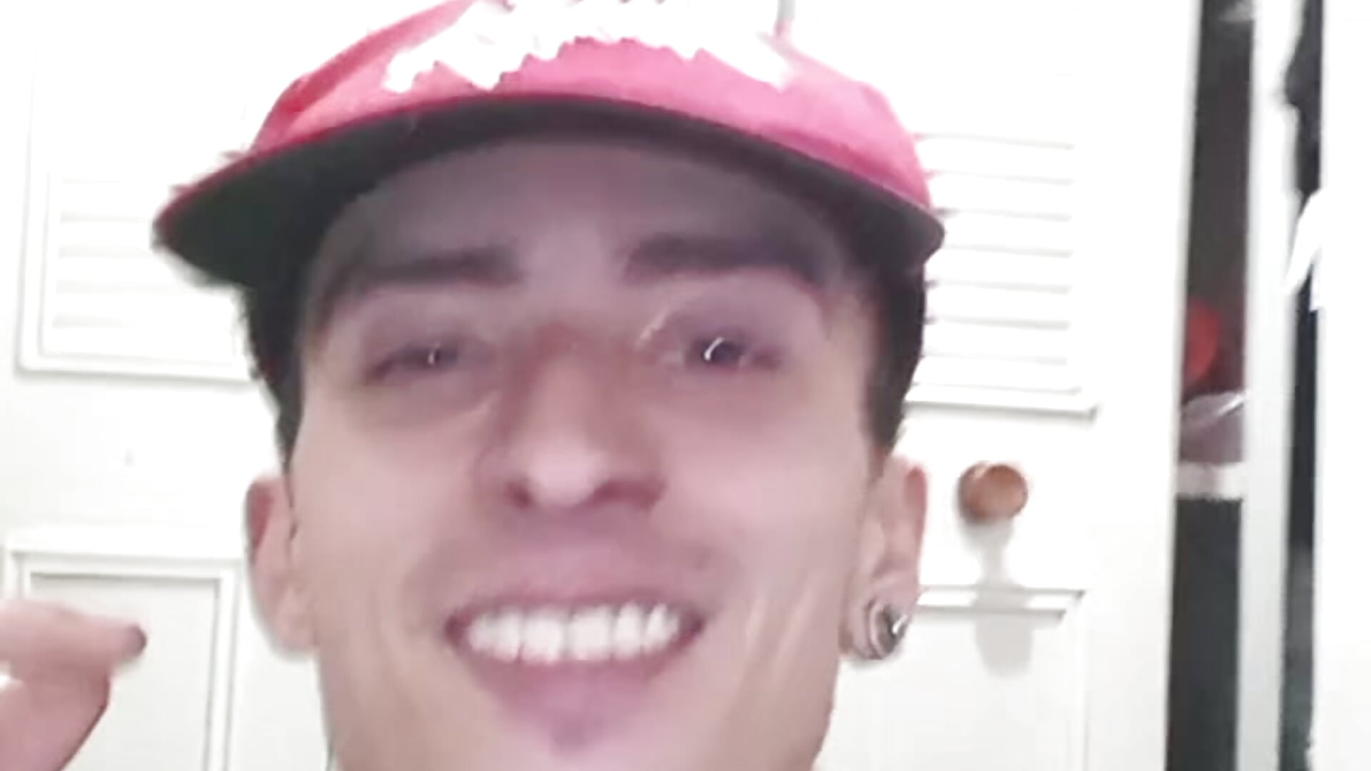 Pai – video modela na kameri Vipervenom