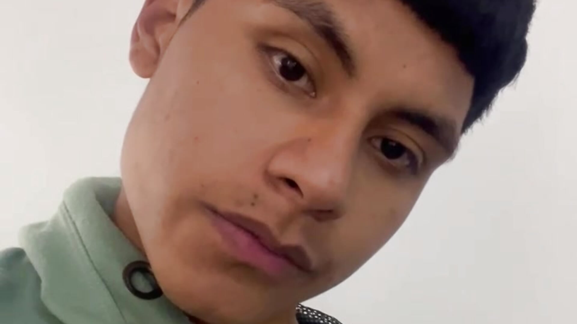 WhatsApp Video 2025-04-12 at 7,38,26 AM - video by Mia_Colluchi_RX cam model