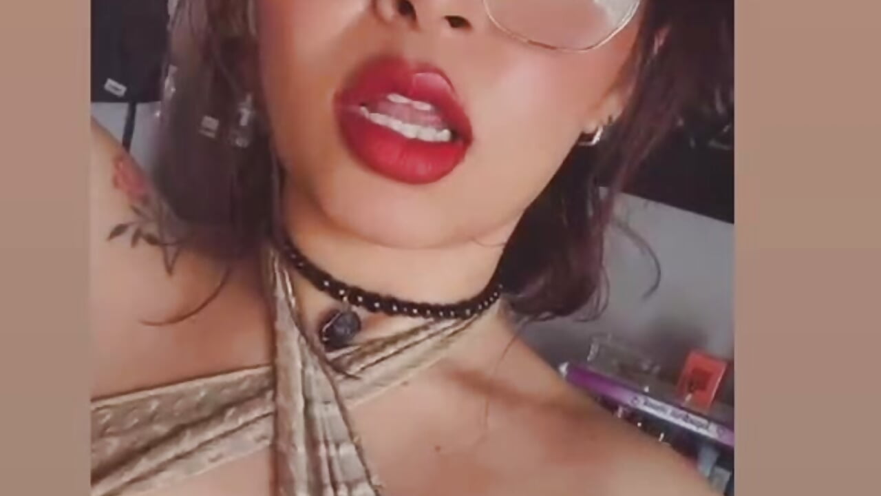 ARE YOU GOING TO TASTE MY LIPS? – video modela na kameri Karlaliones69
