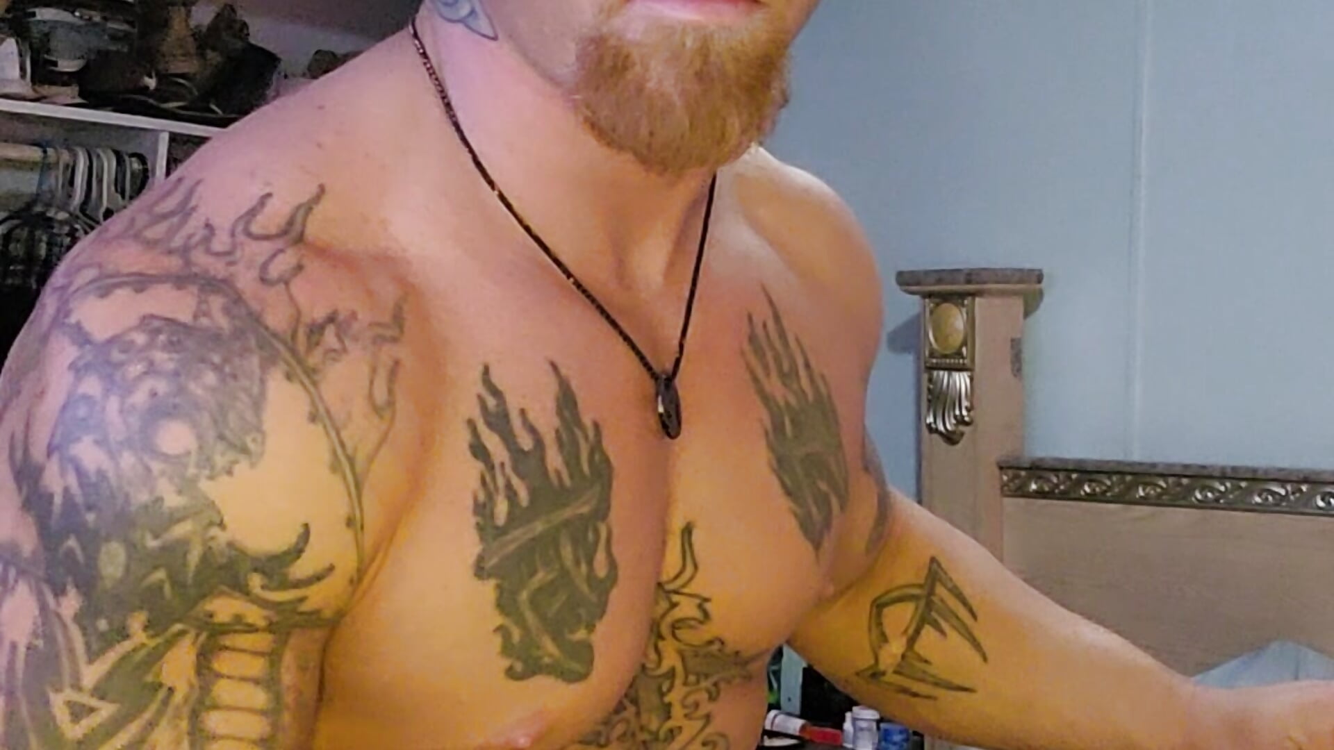 Ant gets up close and personal with you. – видео вебкам-модели ANT69D