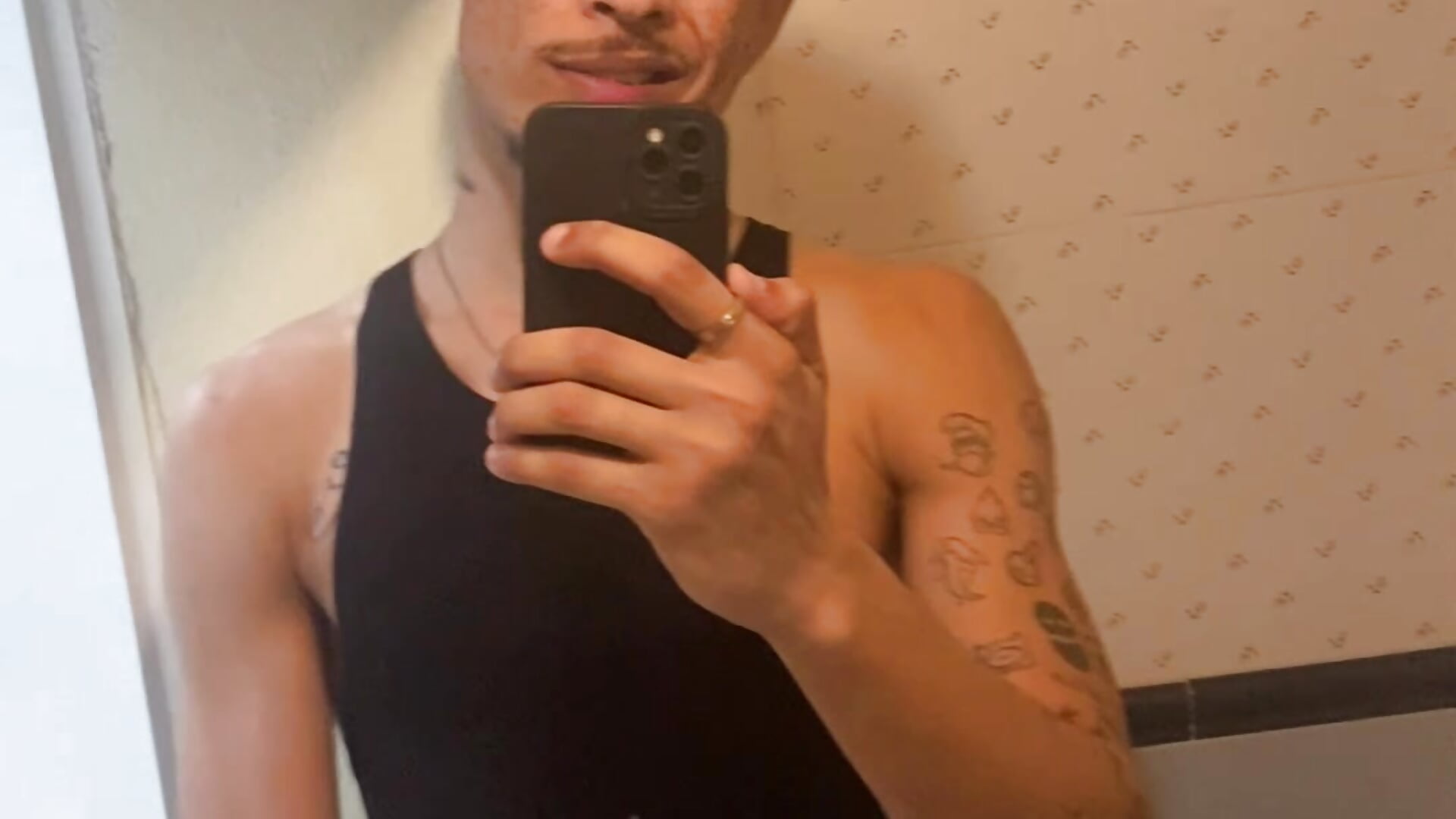 IMG_1492.mov - video by Coco_Cuban cam model