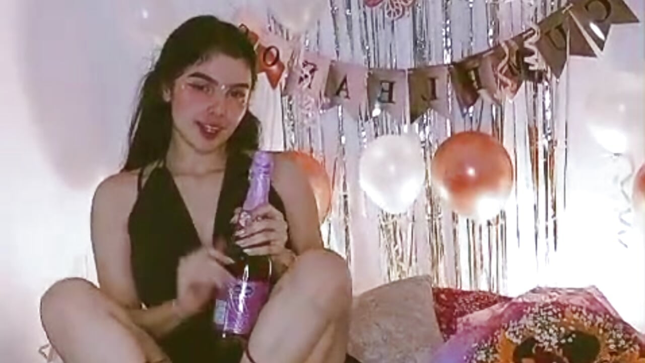 Happy birthday to me ♥ - video by zoe_monroe1 cam model