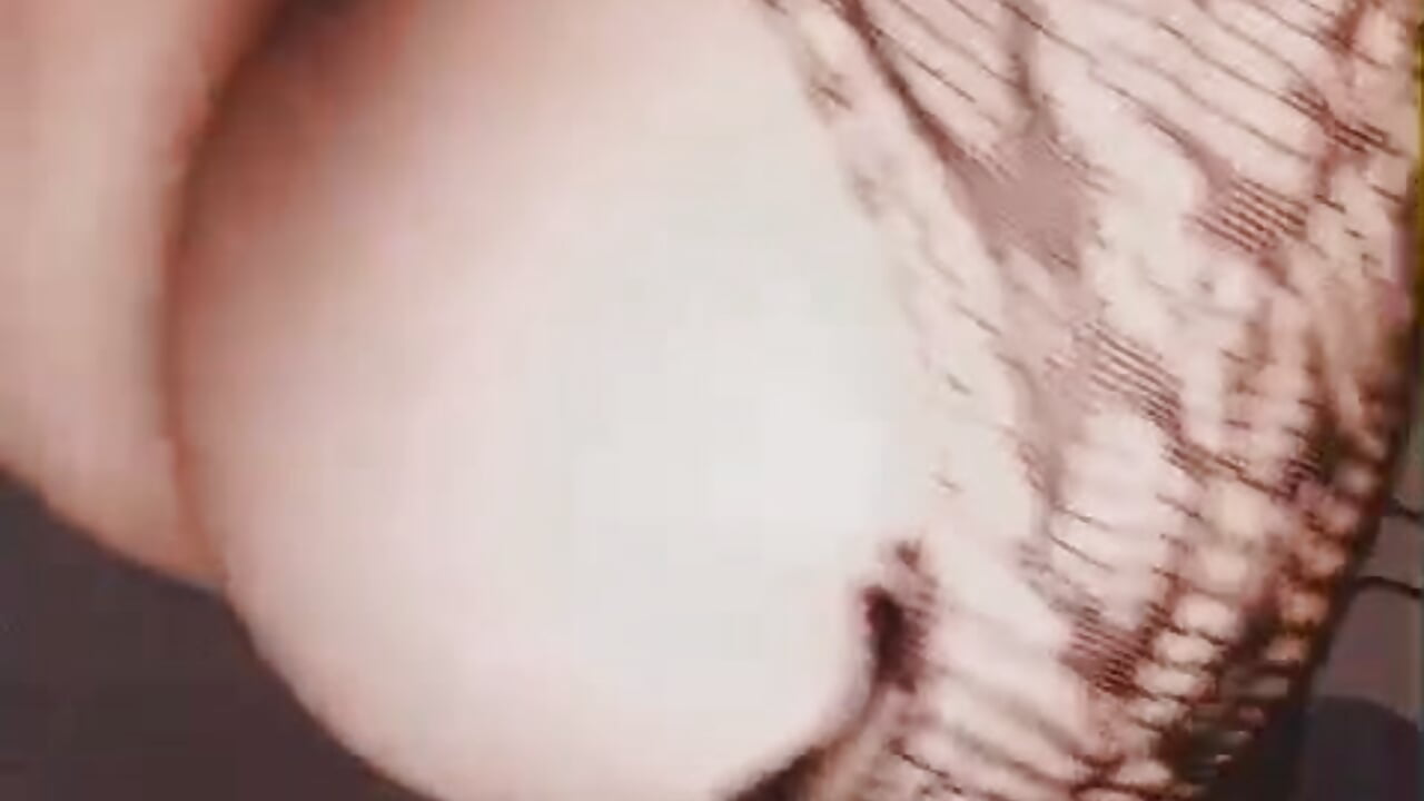 Let the tension rise - clip cu zoe_monroe1 model videochat