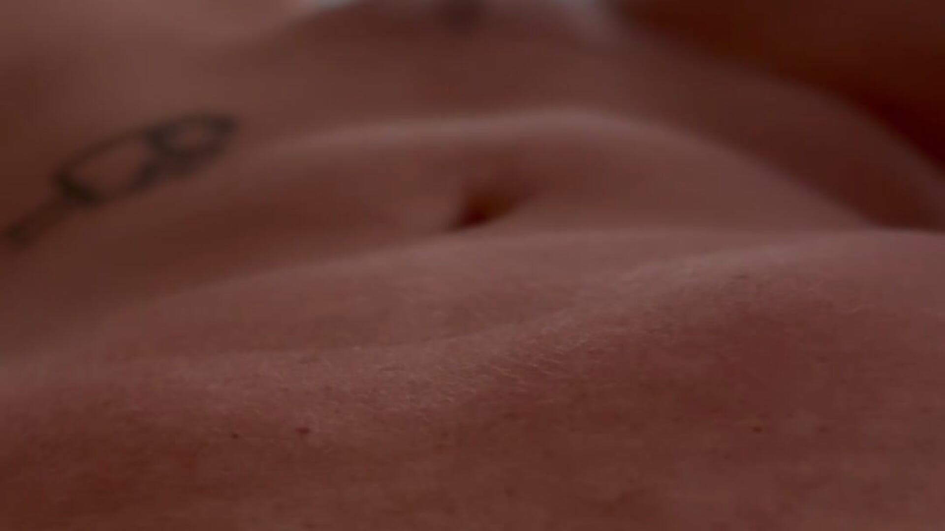Teasing body movements in bed - video by SwingWingWomanSweden cam model