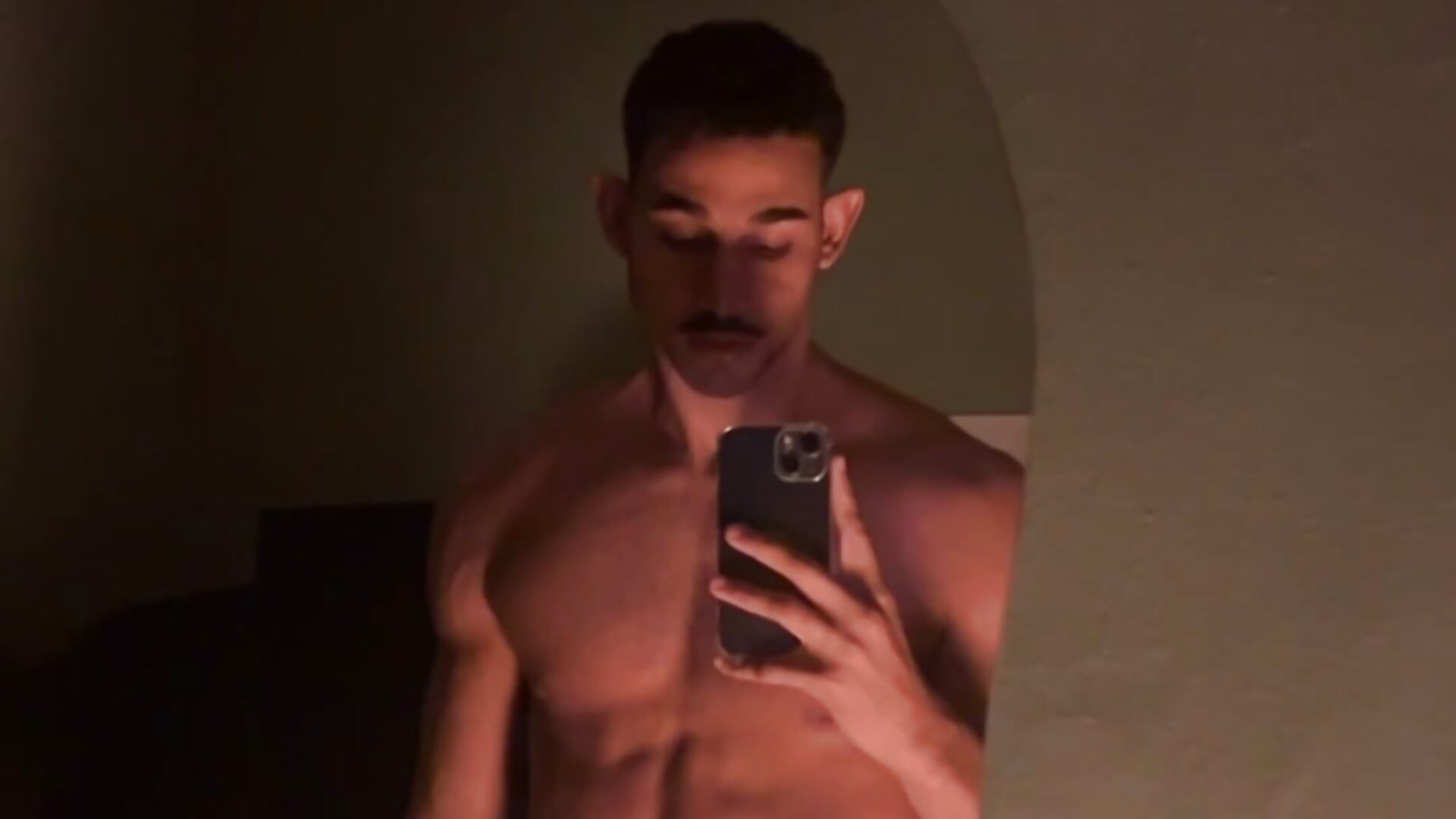 7CC62B14-317E-443F-AC6B-AEE3D2C56036 - video van gostosocrvg cam-model