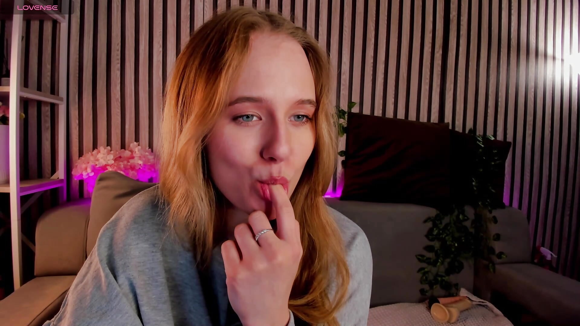 tease a little - video của người mẫu cam Casey_Sweeet