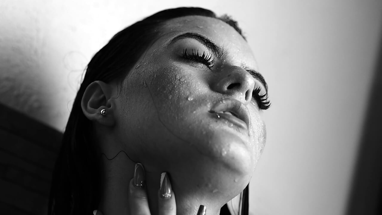 🔥💧🫦 – video modela na kameri SOPHICOLLINS