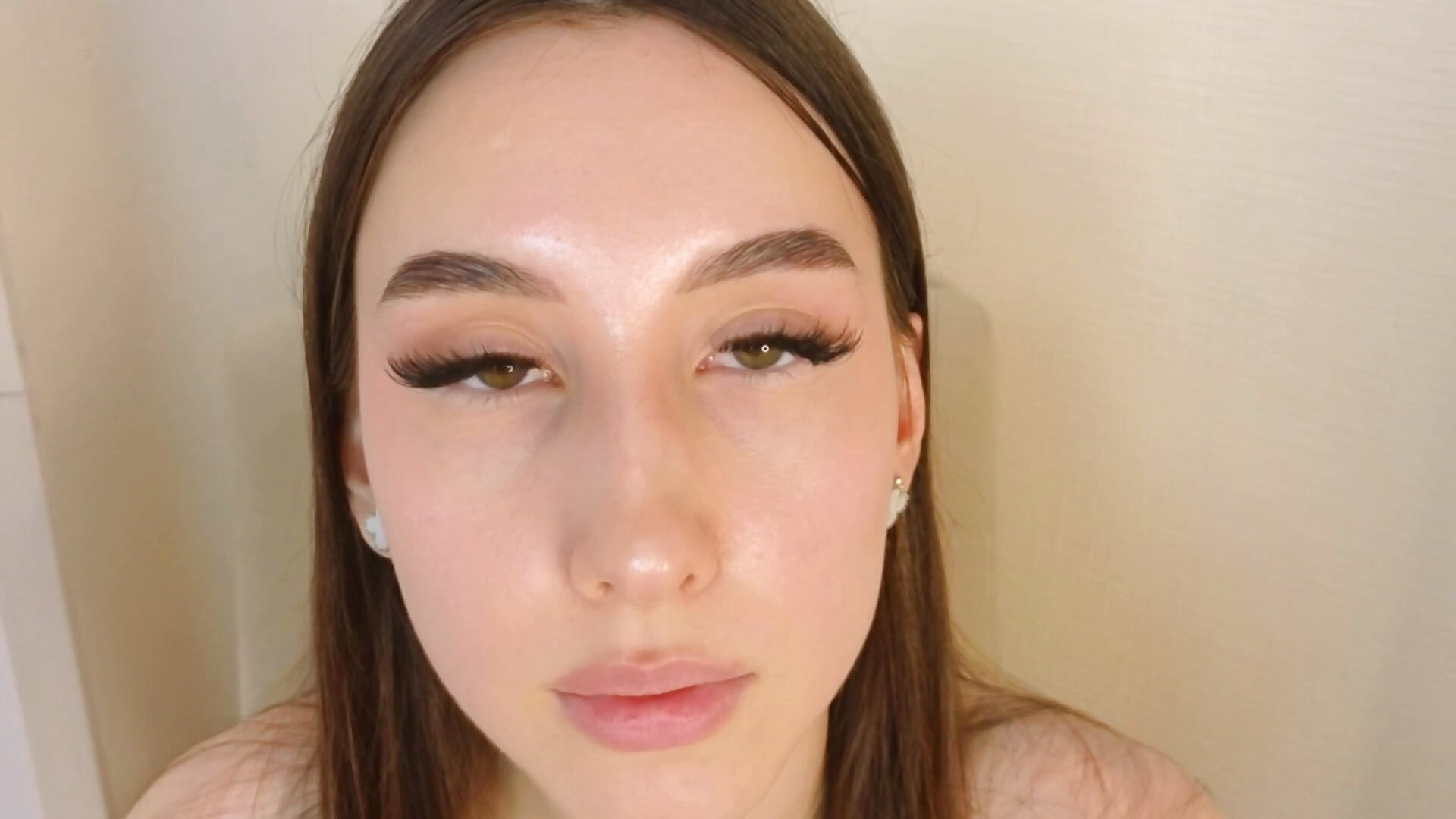 Eye cotact