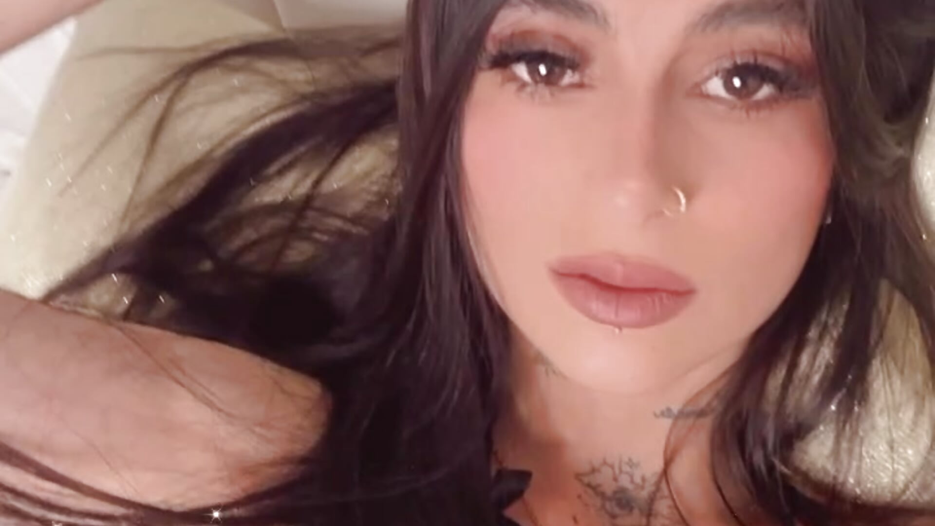 A little while by my side– MilaLawrence kameramodell videója