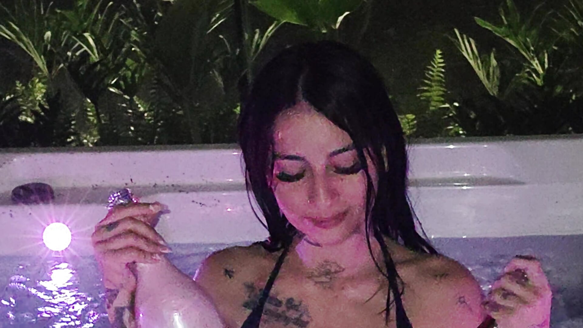 Cheers babe!– MilaLawrence kameramodell videója