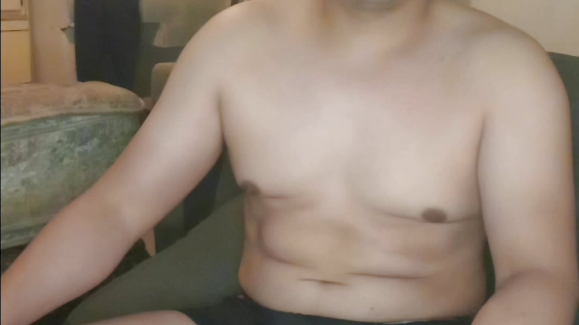 showing ass - video by guscab69 cam model