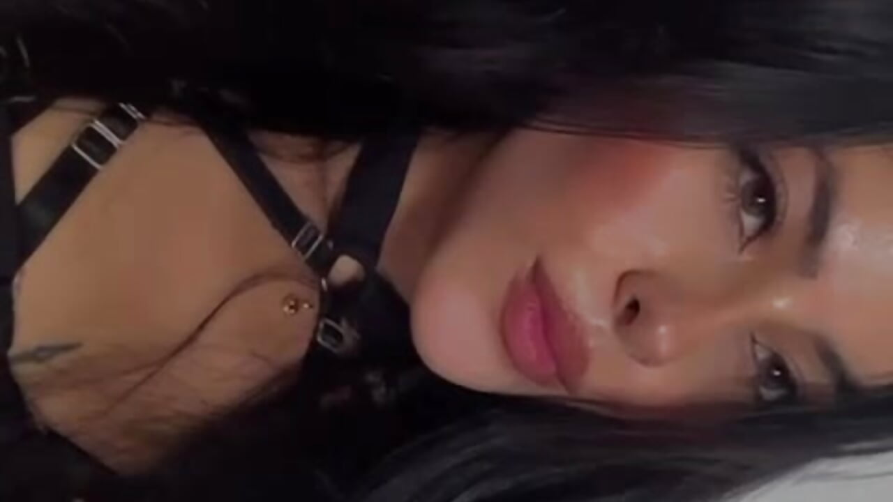 Tell me what are your sexual fantasies? - video van ValkaGrecco cam-model