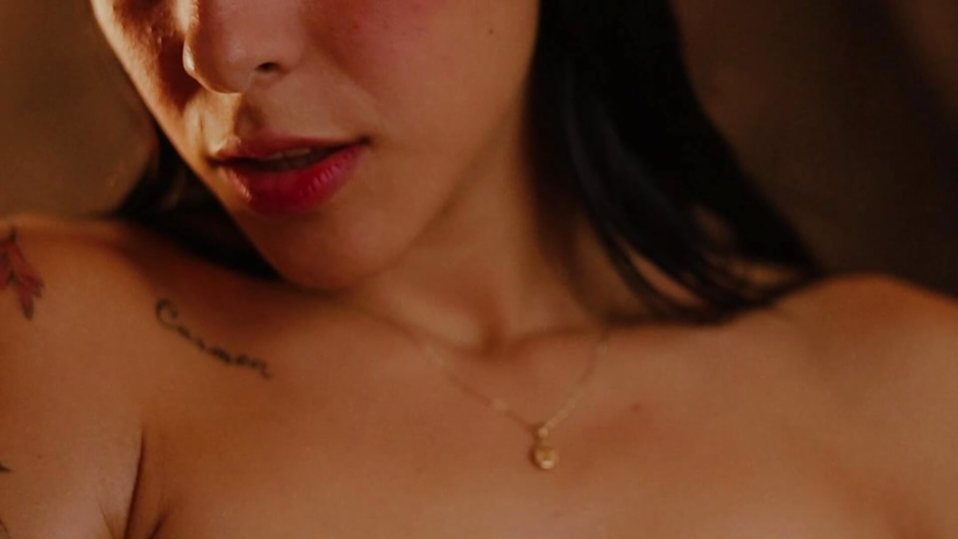 Come, fall into temptation with me and let's enjoy it together. - video van ValkaGrecco cam-model