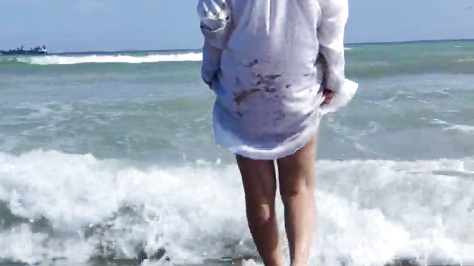 Let's go swimming, I LOVE beaches - video by XynthiaHS cam model