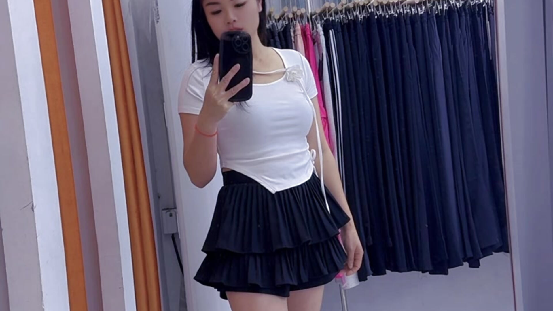 WeChat_20250428224900 - video by LAR-uh cam model