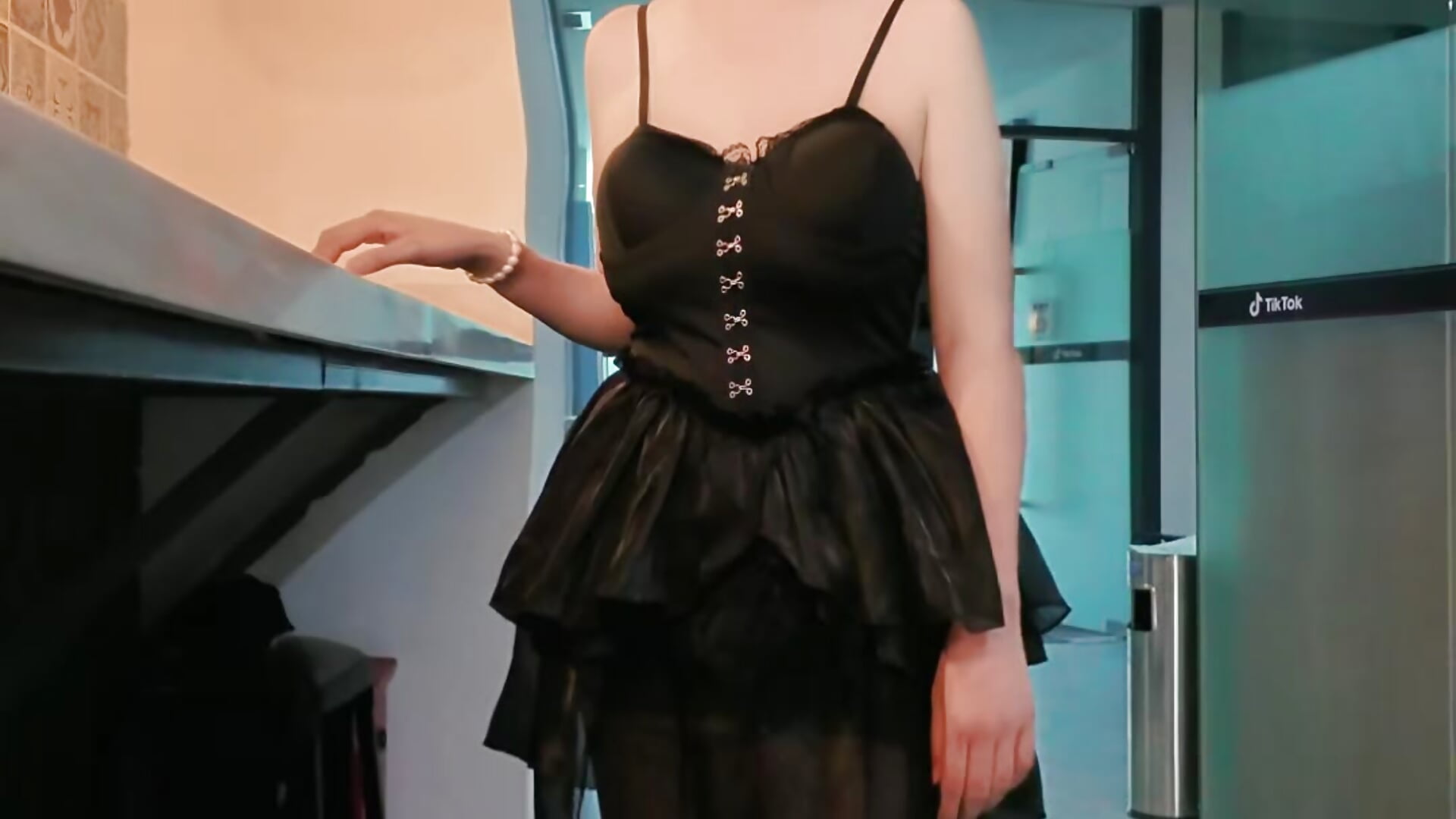 when the light hits just right - video by Xixi-02 cam model