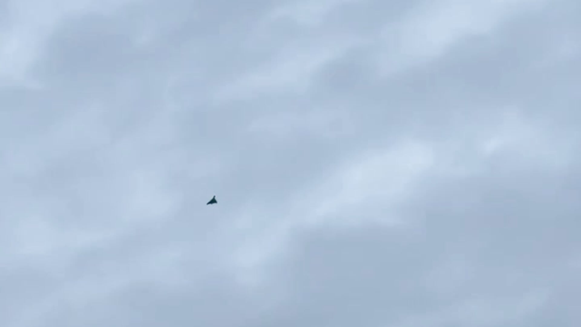 A drone flies slowly right over my house at 4 am.🥶🥶🥶