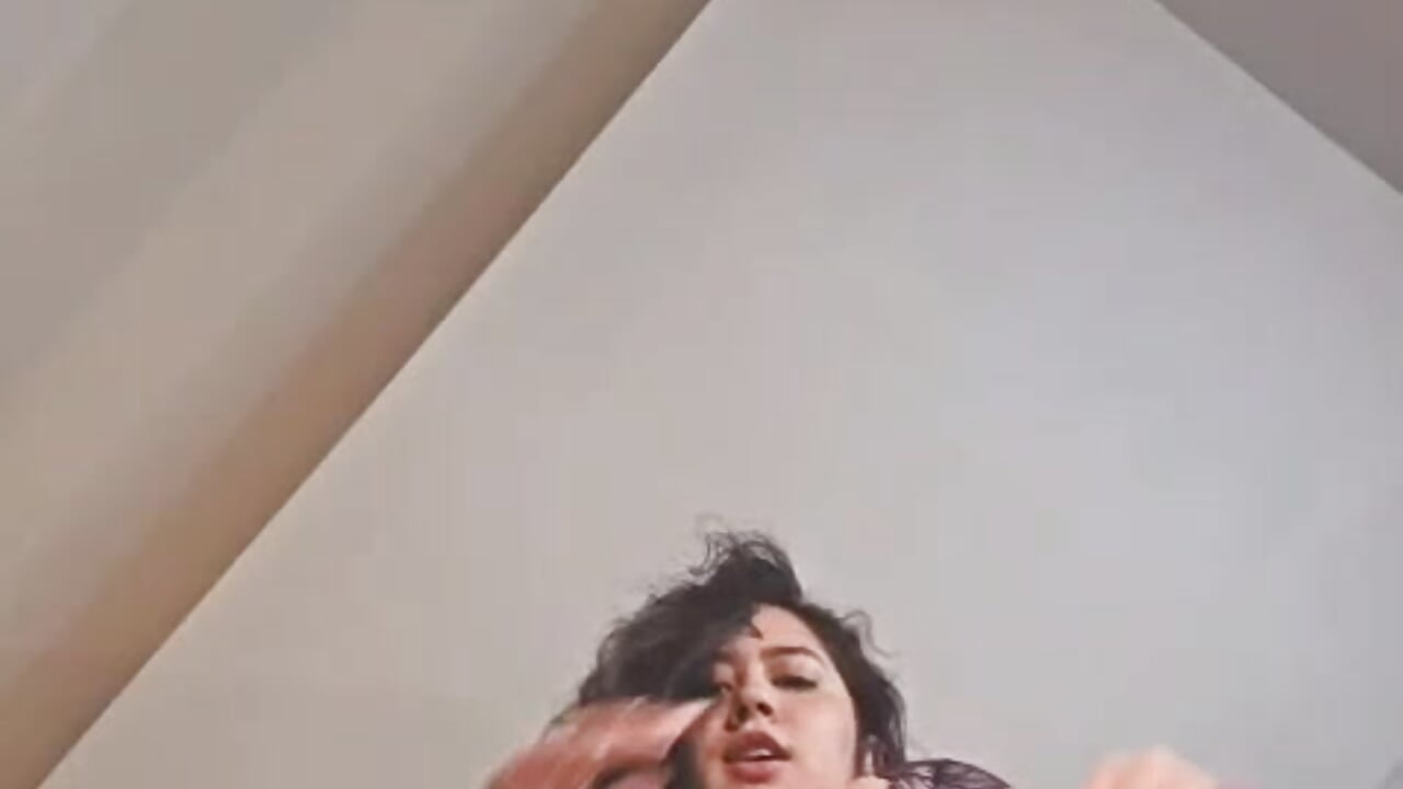 Look at me from below😈🍓🍑🥵 - video oleh aisha_duque kamera model