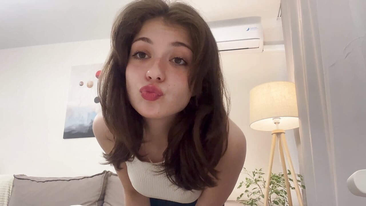 you like my lips? - video by FeliciaTucker cam model