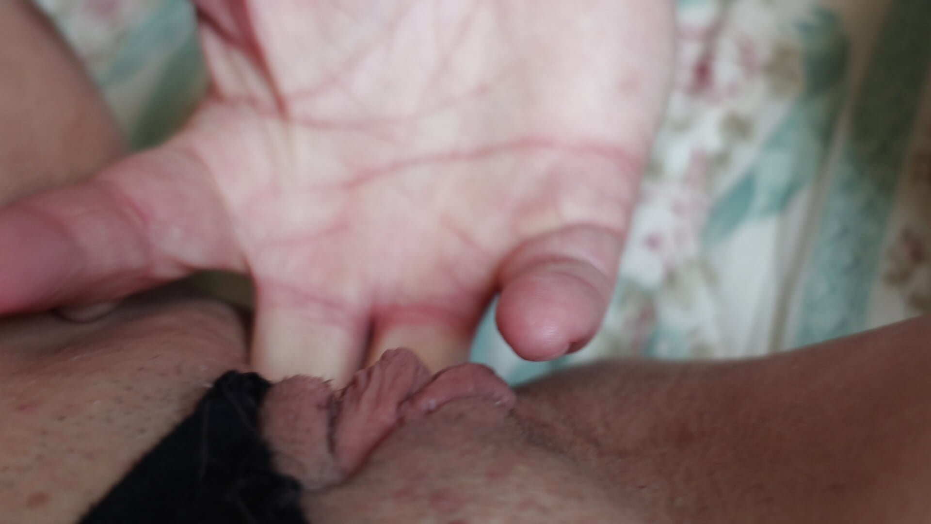 Pussy Fingering - video by MrMrsSquirtGame cam model