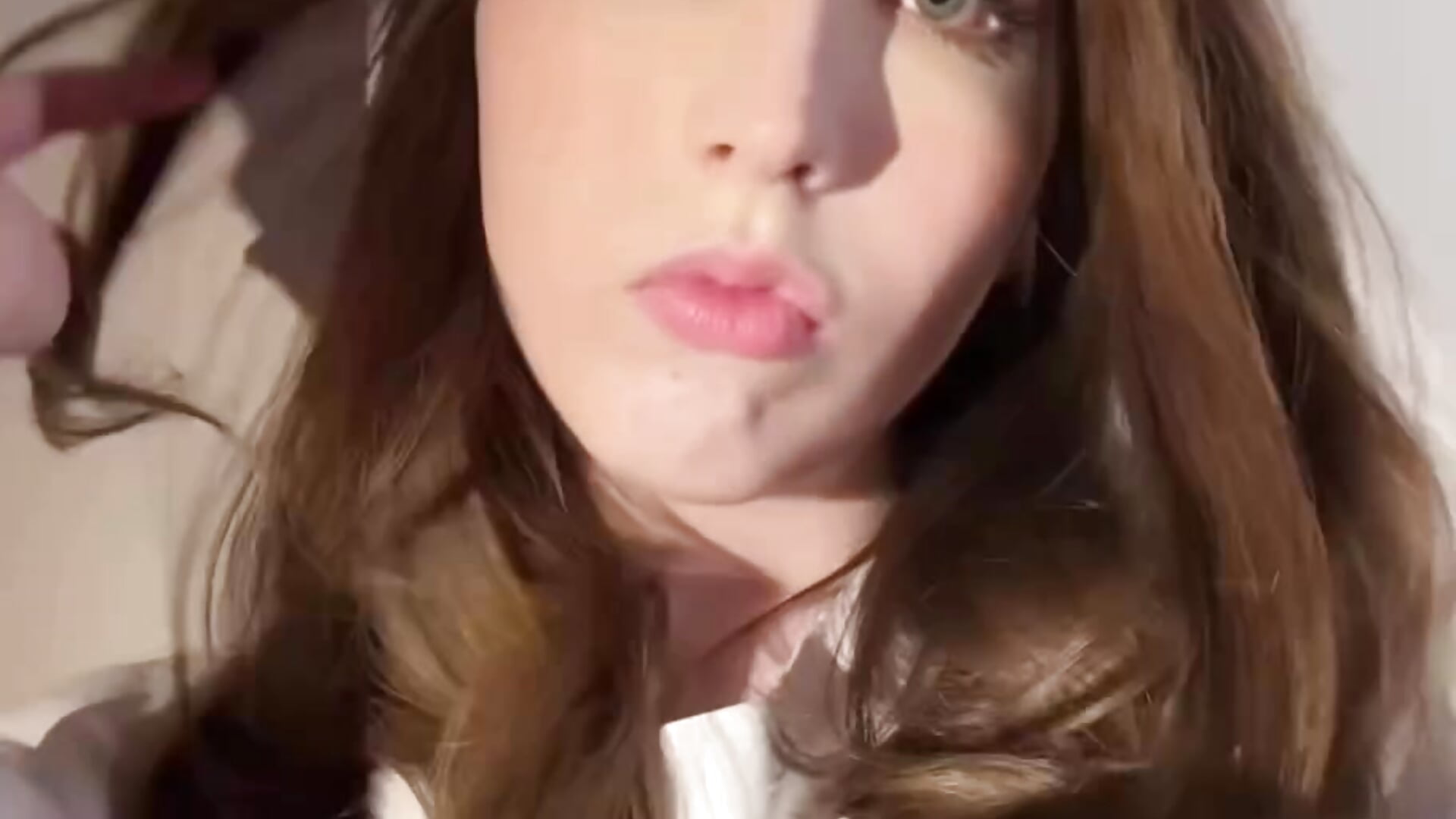 Little tease😳💕 - video by lunalovees cam model