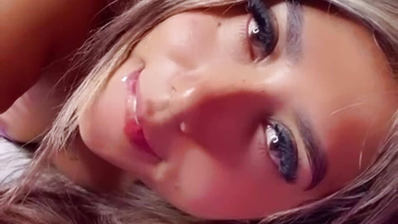 WhatsApp Video 2025-04-17 at 8,35,43 AM - video by stefanyhorny_69 cam model