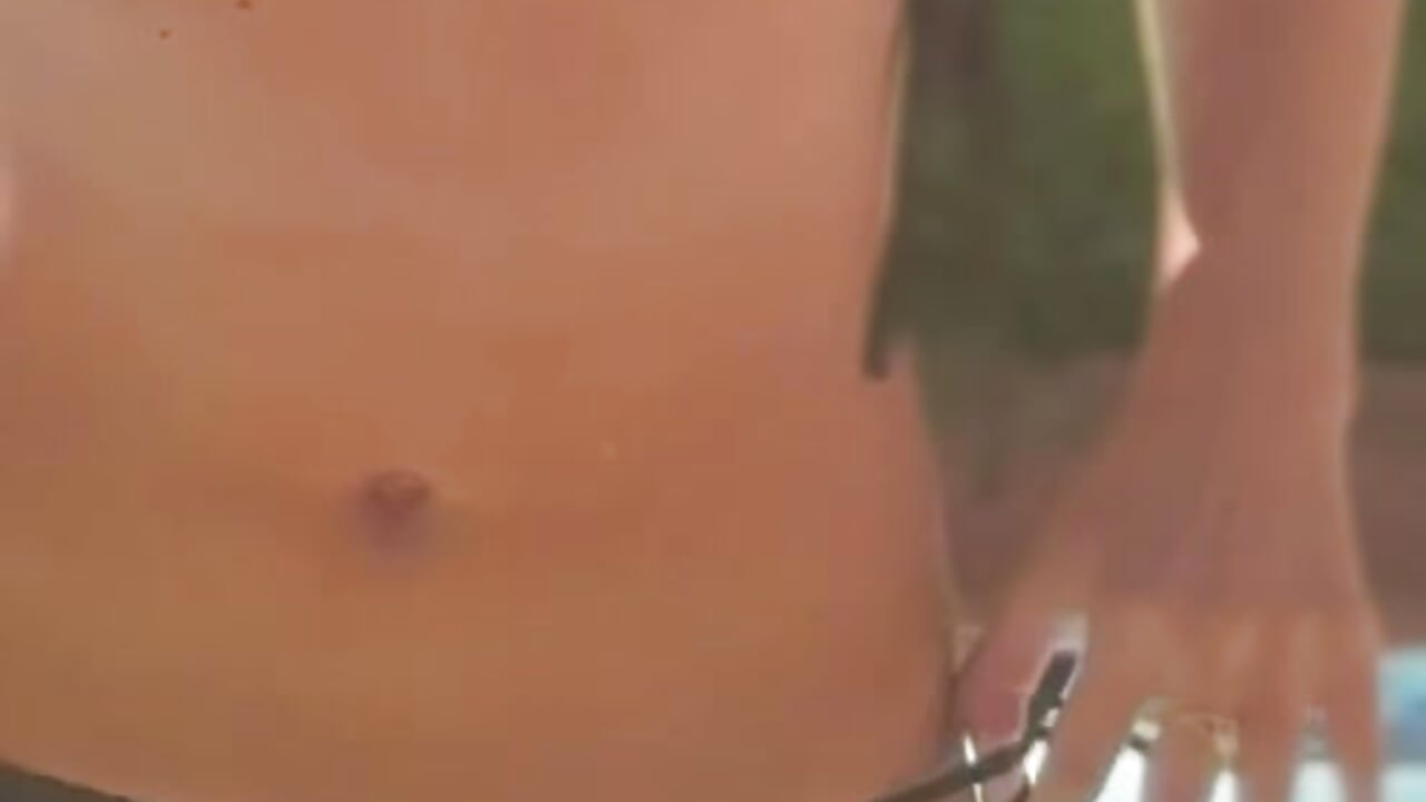 Uma voltinha na piscina – video af web_candy