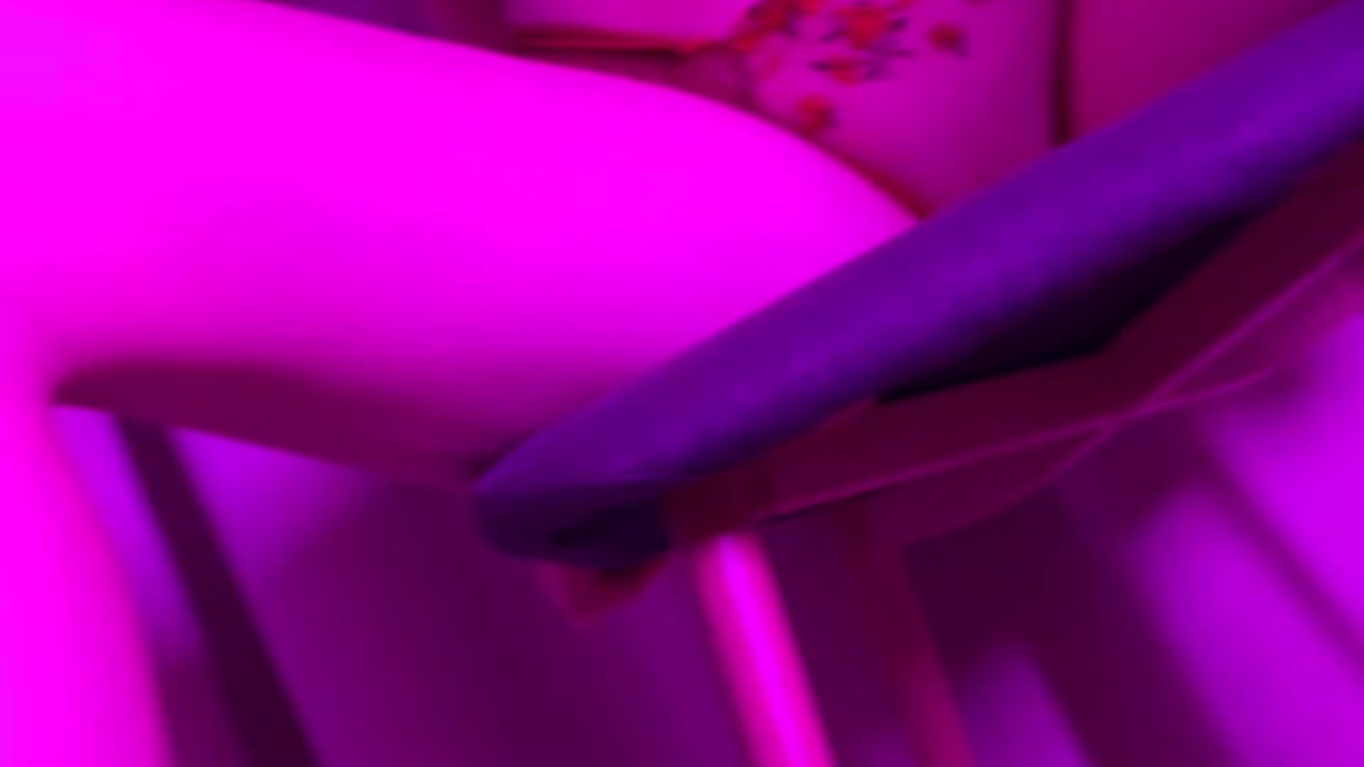 Behind closed doors - video của người mẫu cam EviLune
