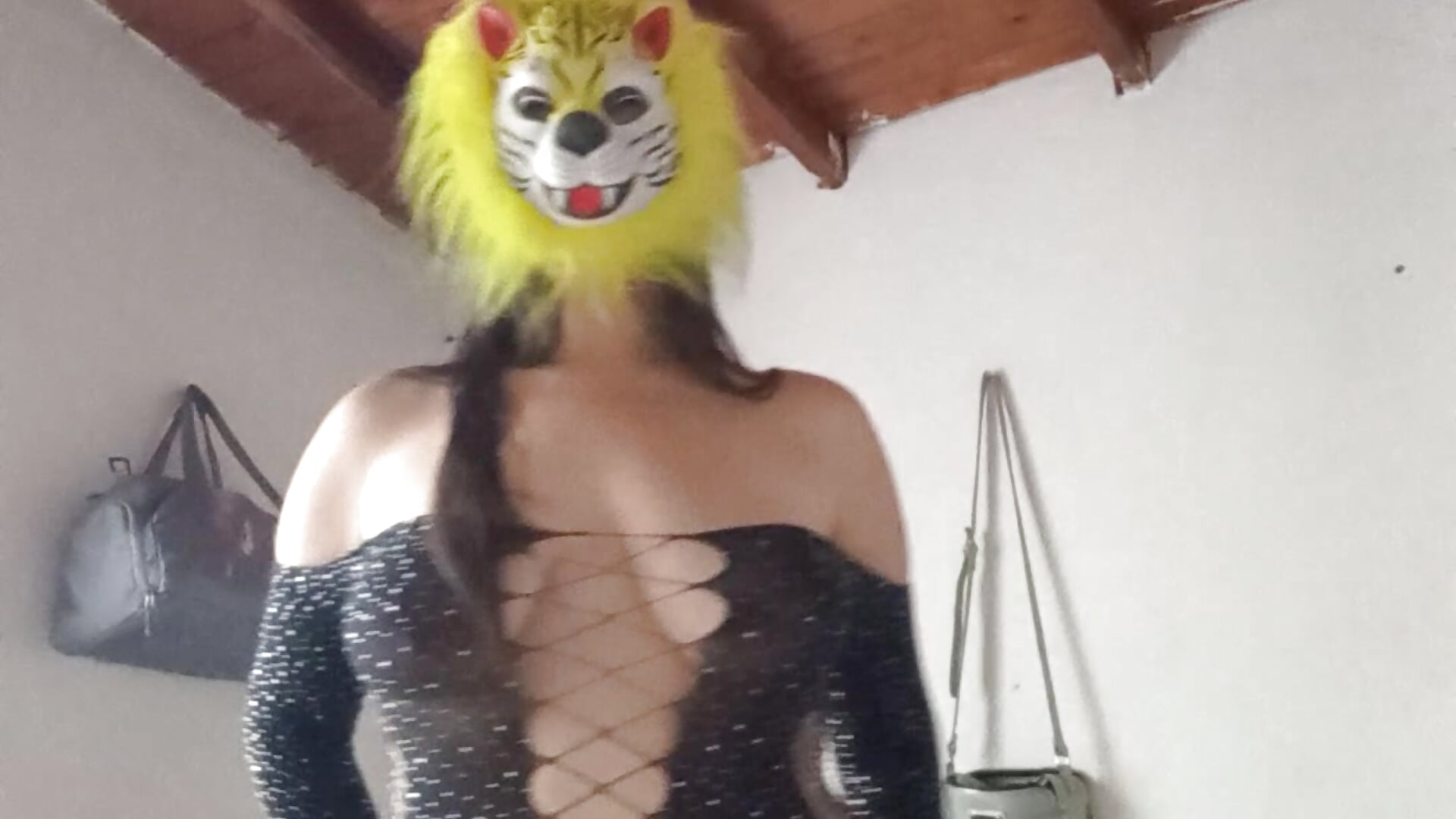 Baile sexy con disfraces Sexy dance with costumes – видео вебкам-модели CoralSmit