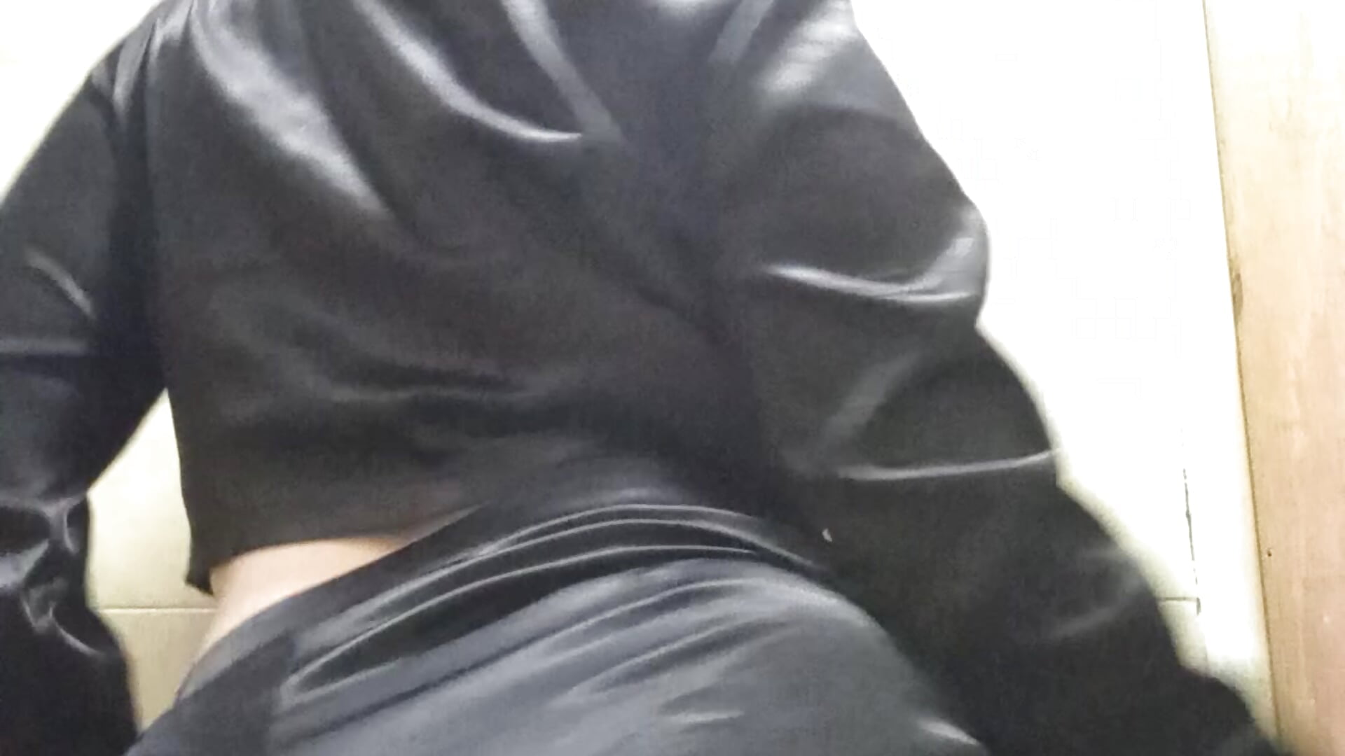 Quítando prenda Removing garment – video af Las_Patronas cam-model