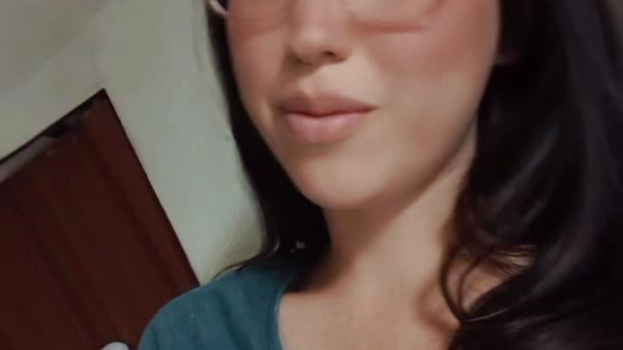 Sígueme en tik tok  Follow me on TikTok– CoralSmit kameramodell videója