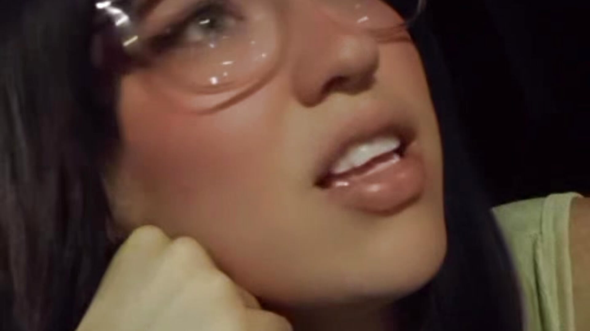 Sígueme en tik tok Follow me on TikTok– CoralSmit kameramodell videója