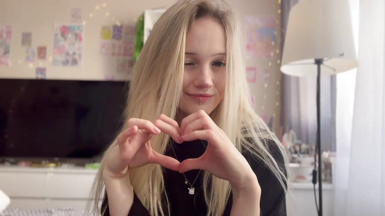 Ready for some fun? Ashley’s waiting 🤍 - video by softlyblessed cam model