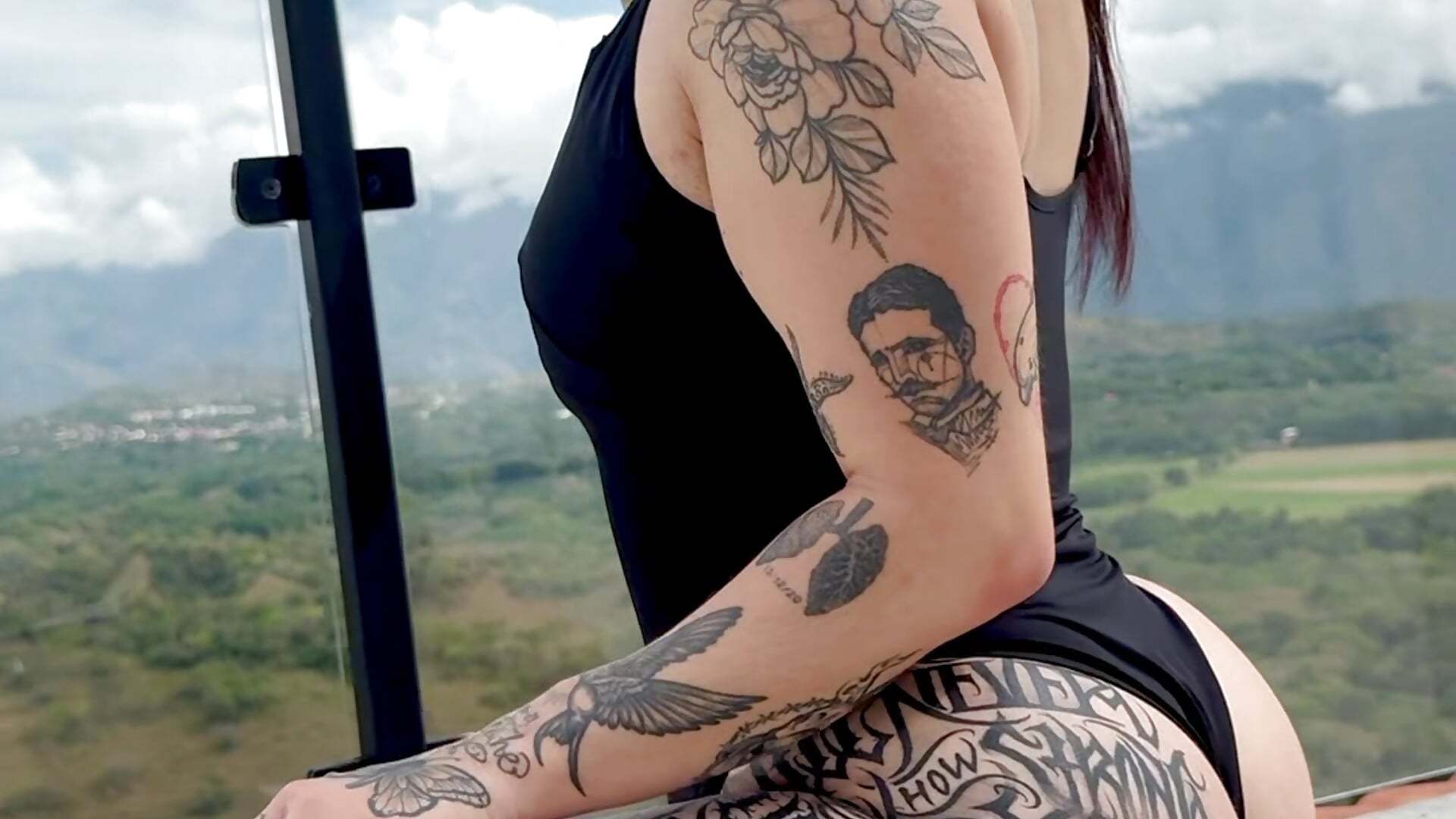 Your tattoed babe😋－カメラキャストのMariee_roseeの動画