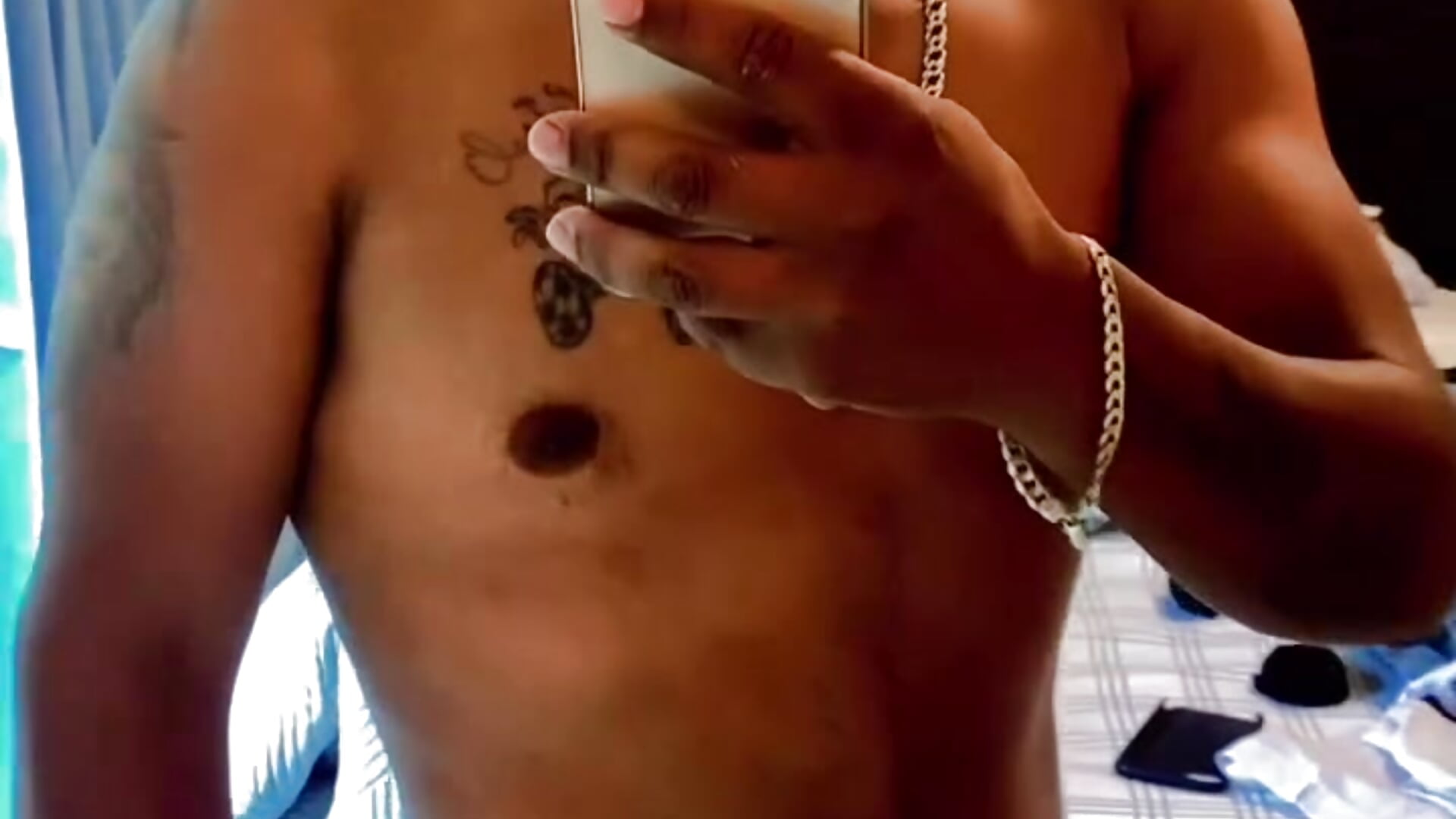 2911c7a890f540498eff43cd83a4bd03 – video od webkamerové modelky FerMel2000