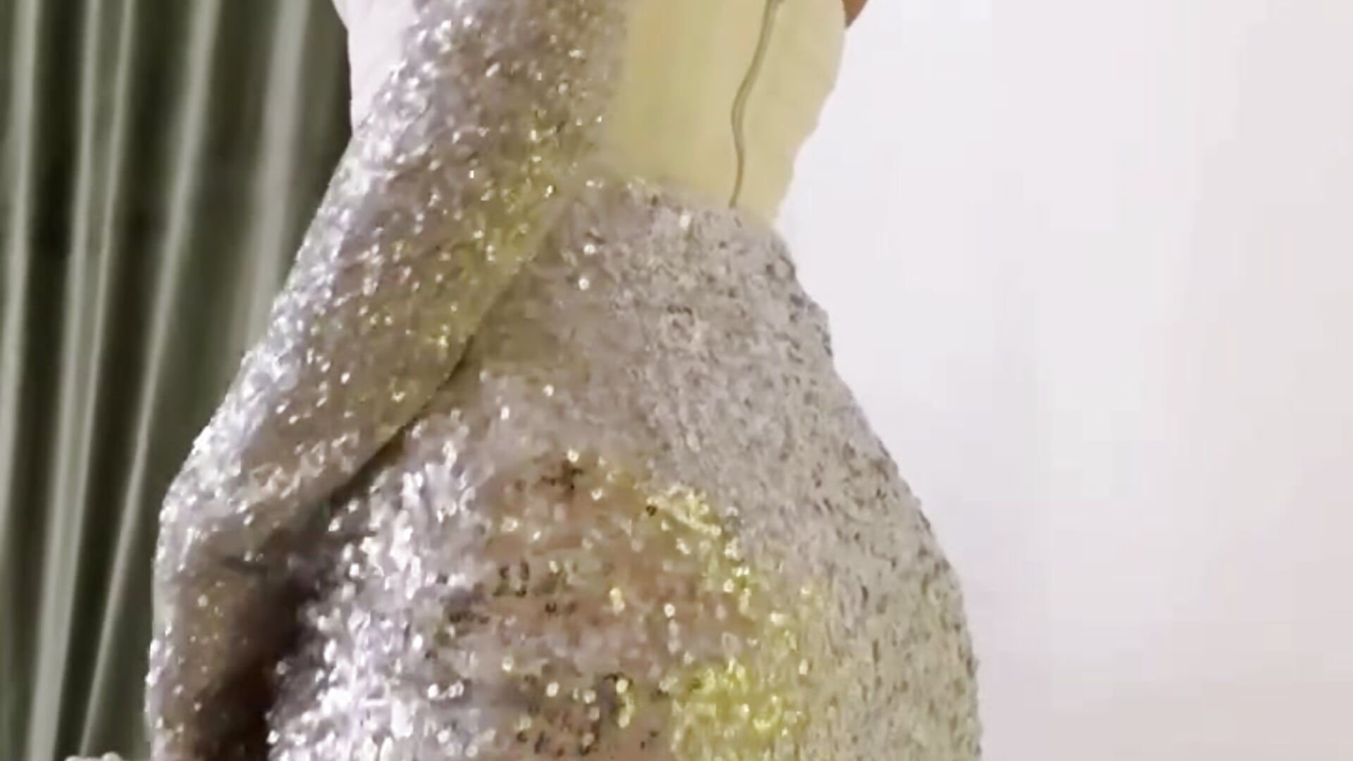 My bare back - video by Carrie_Roberts cam model