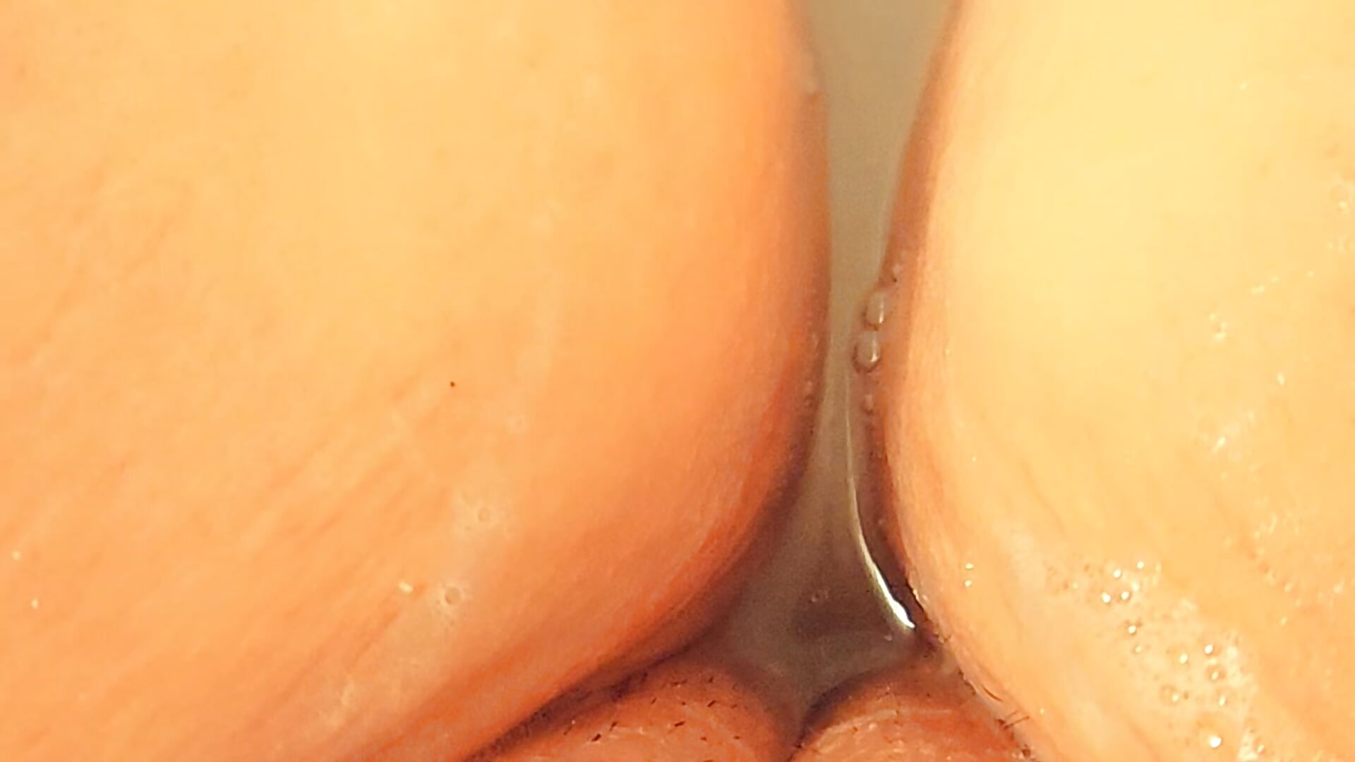 In the bath playing with pussy