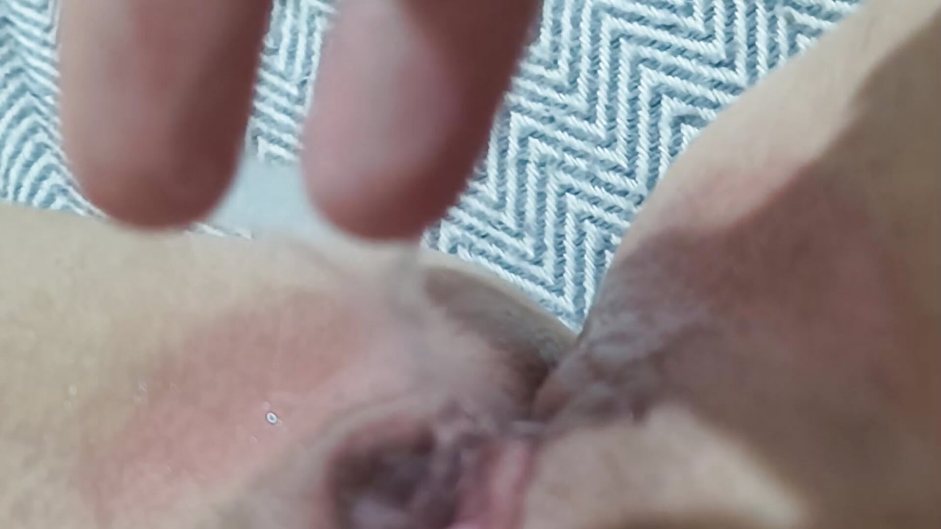 Playing with all my cum! 💦 🤤 Sticky and Juuuicyy 💛 - video NaughtyInGlasses kameramallilta