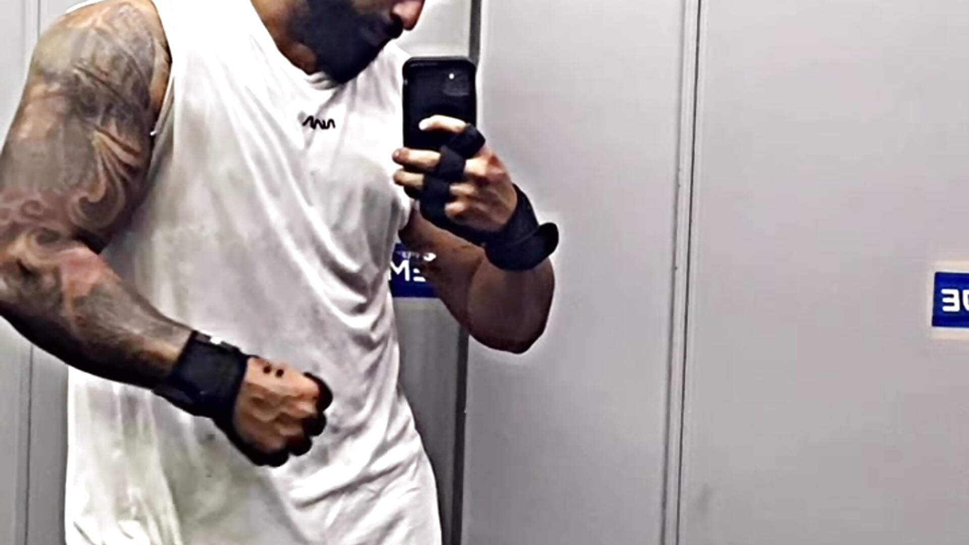 Mmmm - video by Max-prada cam model