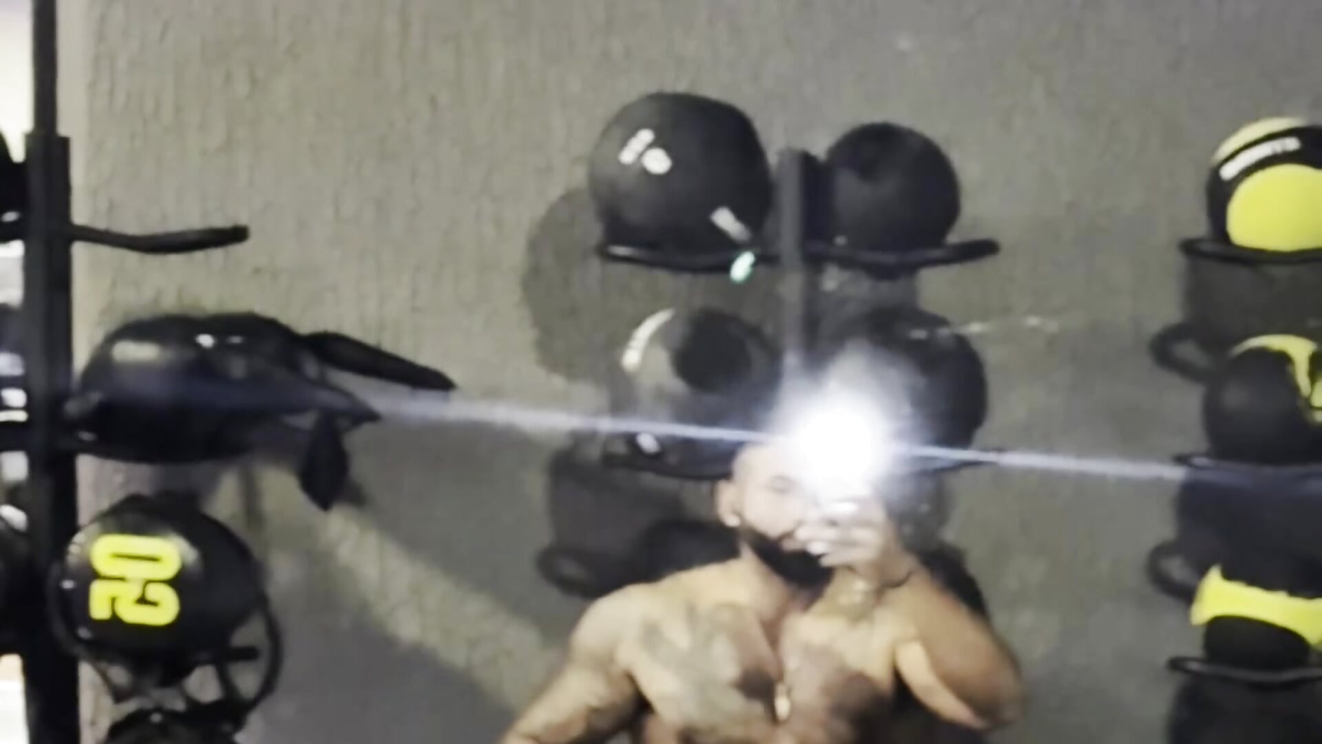 👀👀🍒⚜️ - video của người mẫu cam Max-prada