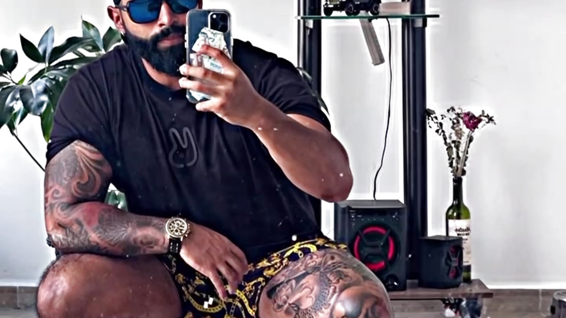 Chill - video by Max-prada cam model