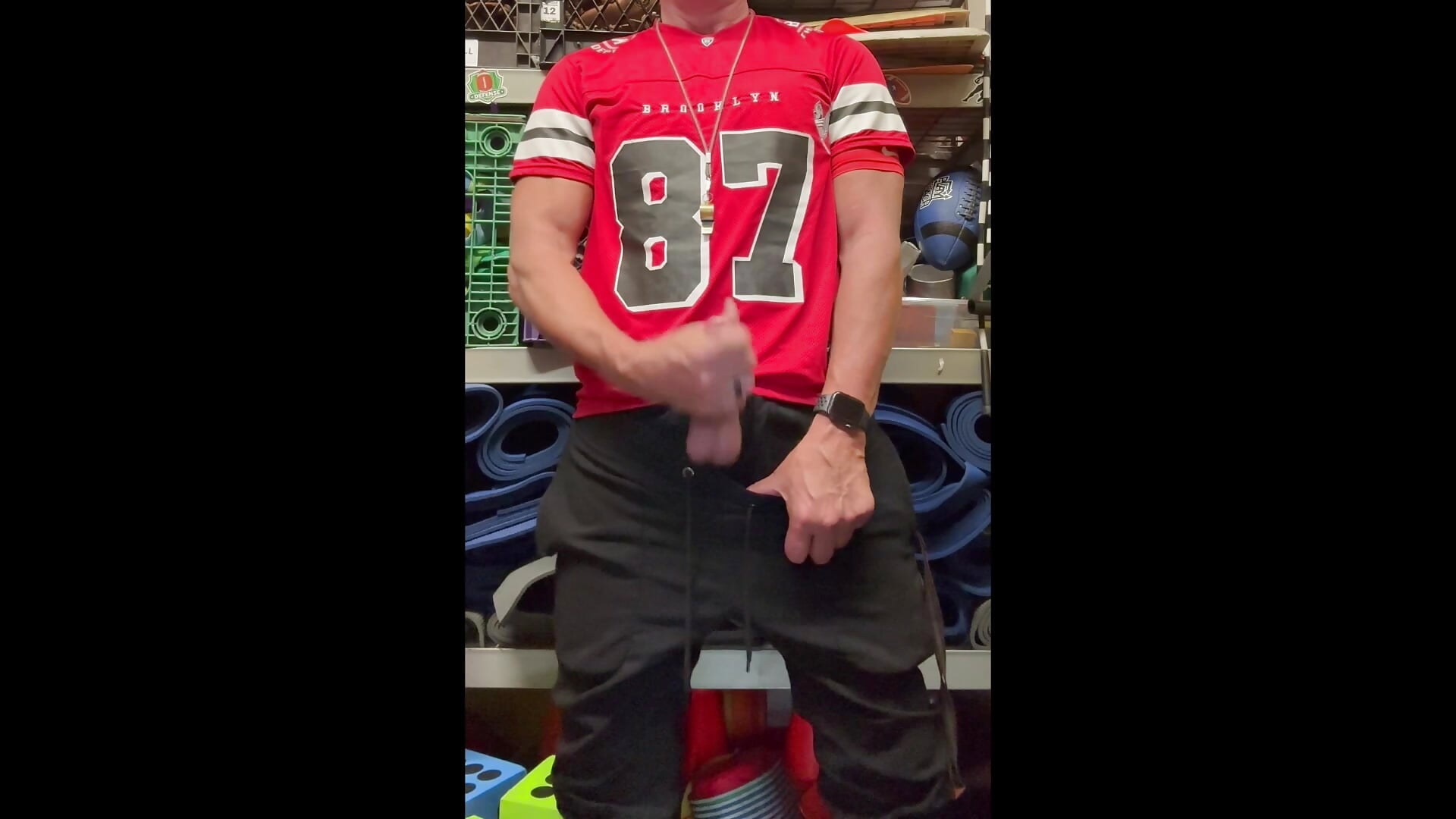 JockDad87 Shoots a Load Between Classes in his 87 Jersey - DILFJockDad87 캠 모델의 동영상
