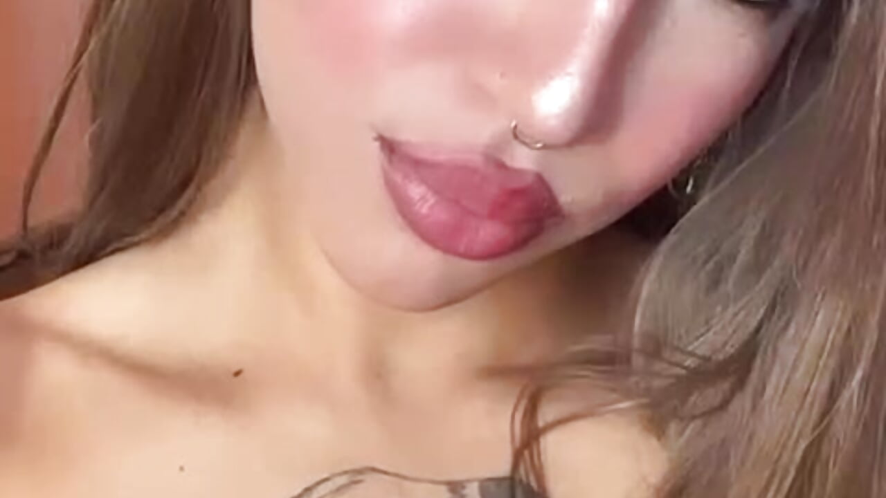 red 🌹✨💋 - video by Terra_moonlight cam model
