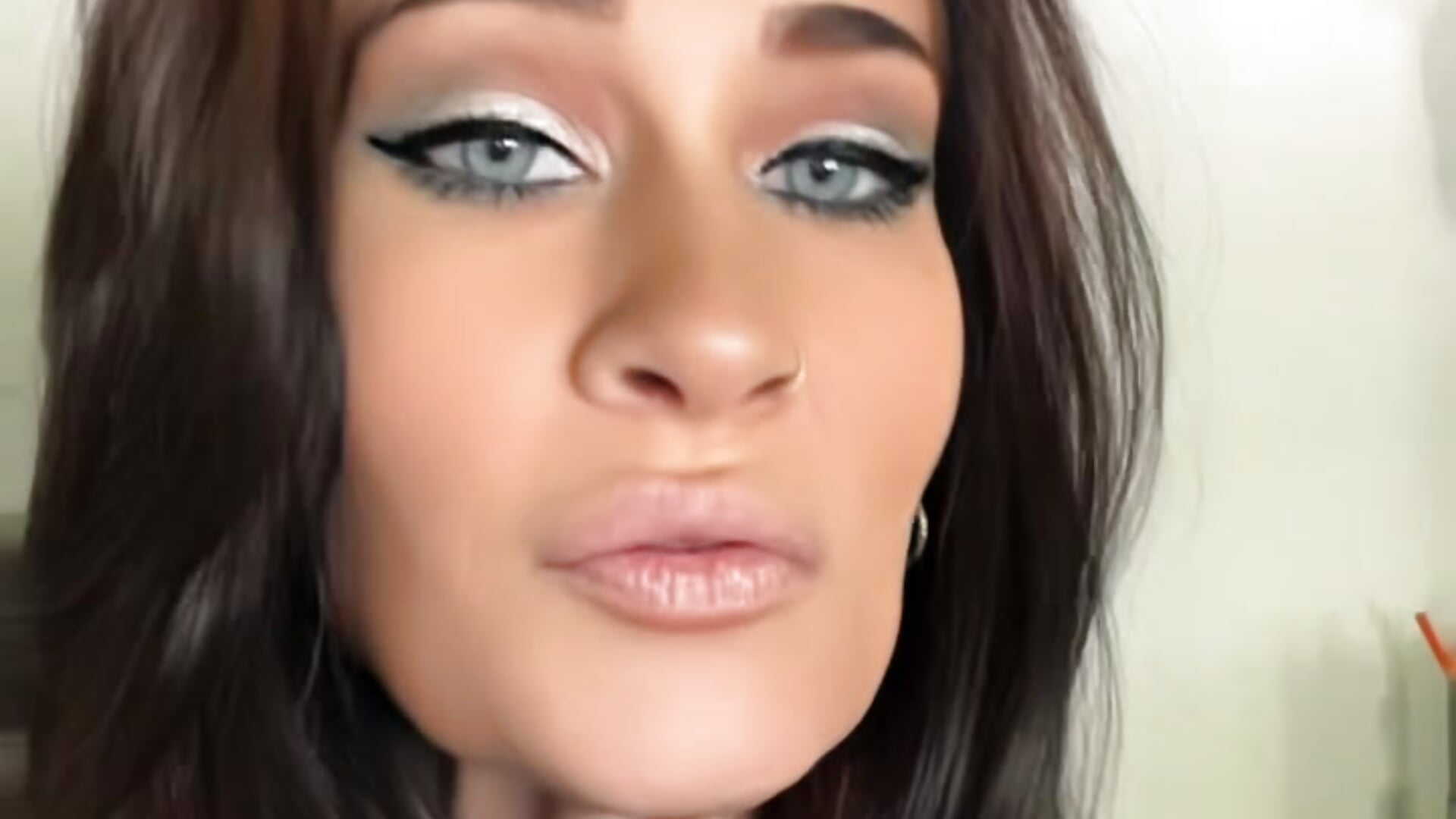 Here kitty kitty - video by sexyred77713 cam model