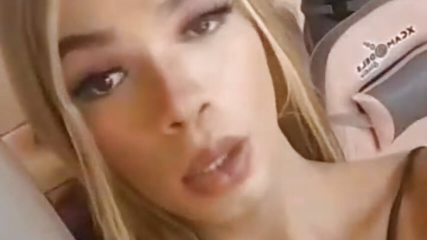 WhatsApp Video 2025-05-07 at 8,51,14 PM - video di _Abby_white_ modella di cam