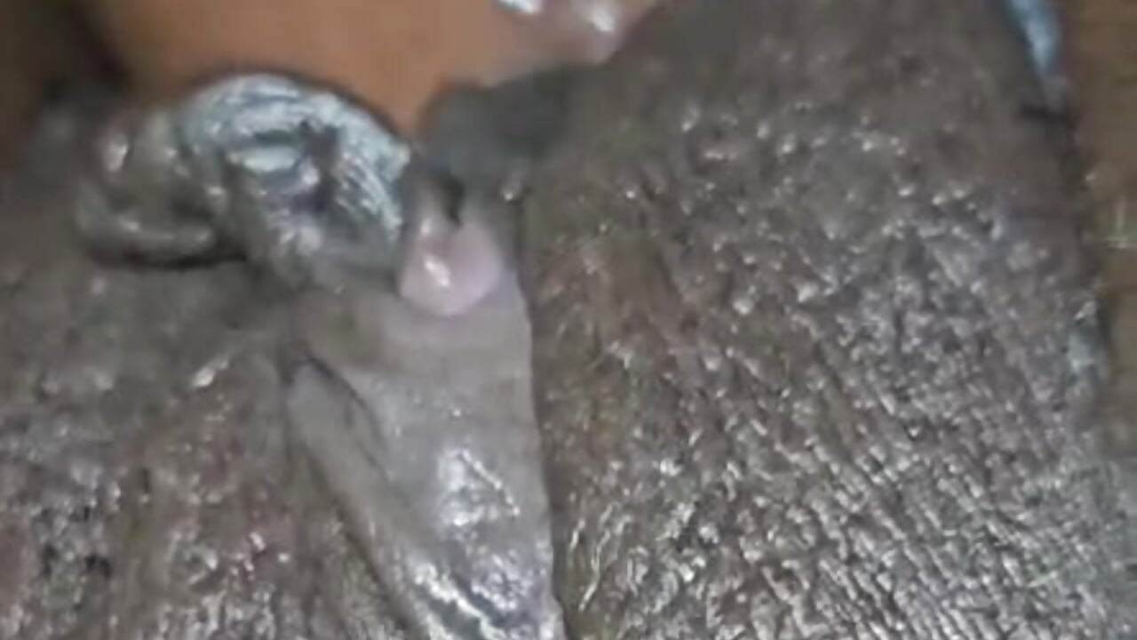 Diping in pussy Close up - відео від вебкаммоделі sensualDday