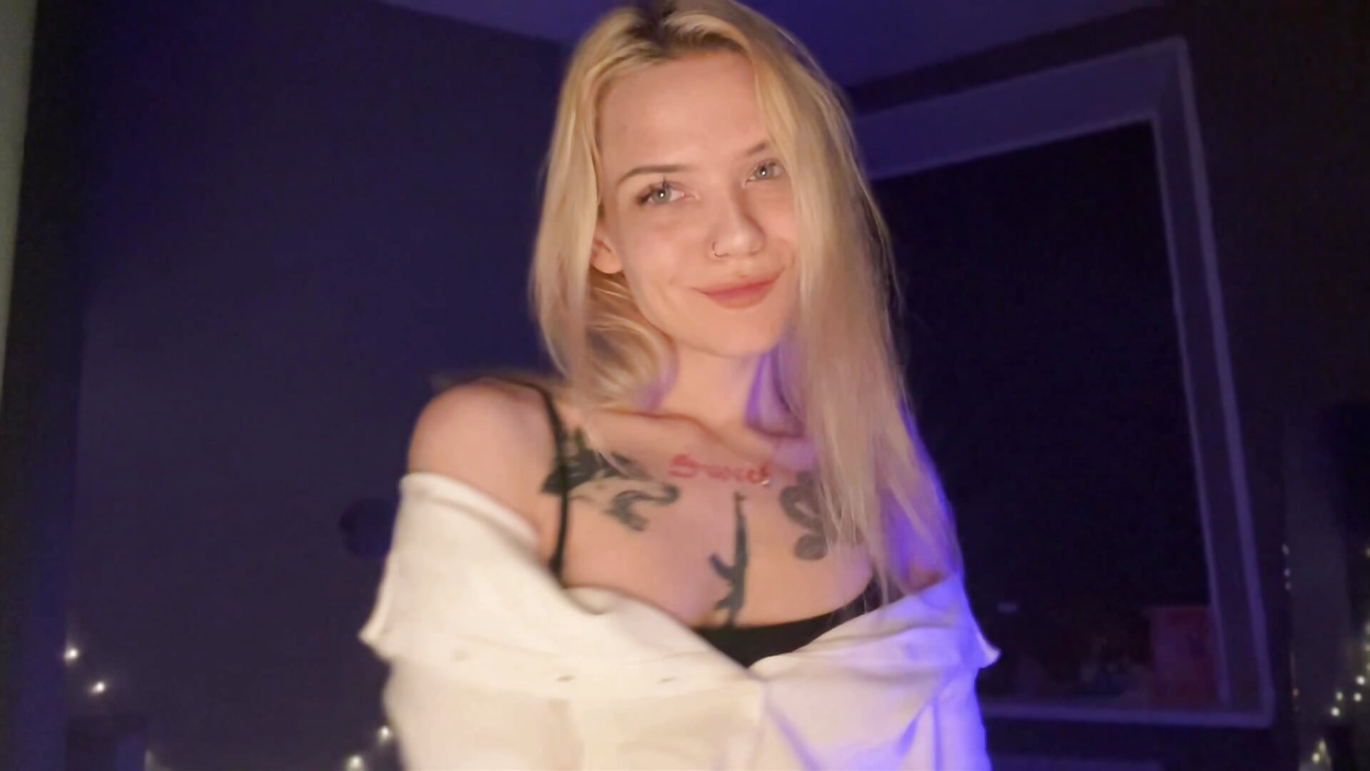 charming and beautiful ^^ - video by enchanting_chloe cam model