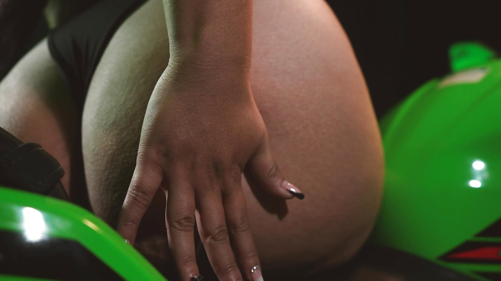 Dangerous curves 😈 - video by ValentinaBreats cam model